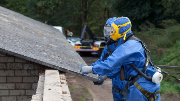 Hoe gaat de asbestdeskundige te werk bij een asbestinventarisatie?